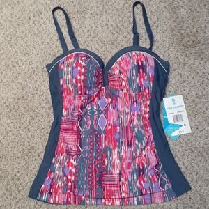 MAKE OFFER ~ ☀️🏖 NWT FREE COUNTRY Small (4/6) swim top, $49.00
